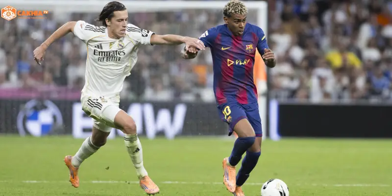 Barcelona vs Real Madrid tranh chấp quyết liệt trên sân